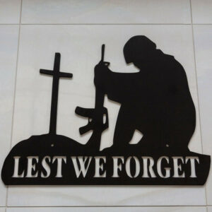 Lest We Forget Soldier Wall Plaque